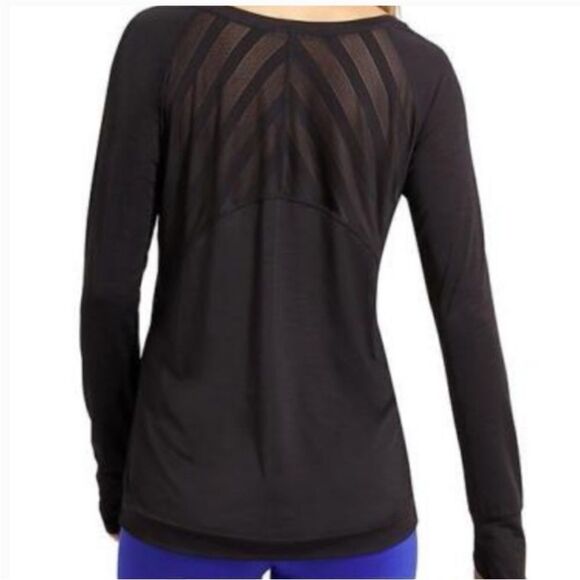 Athleta Kettlebella Long Sleeve Exercise shirt black workout women’s size small - Picture 2 of 8